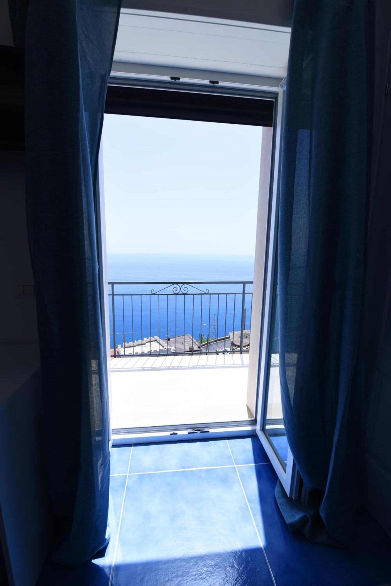 B&B Blue View Фуроре Екстер'єр фото